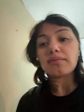Abrildqquino online show from May 8, 2026, 10:48 pm