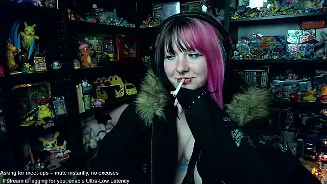 CutieTracer online show from June 11, 2026, 12:32 am