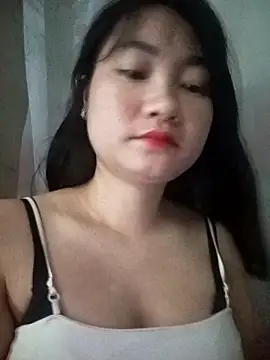Linh Hoang online show from May 4, 2026, 9:38 am