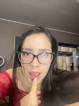 kimhurtado online show from April 1, 2026, 12:11 am