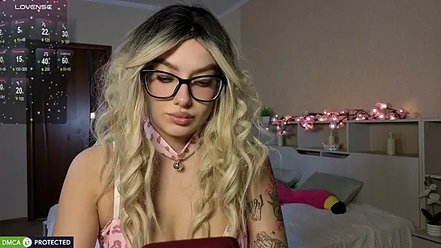 Snapshot of Emily_Bloom_119 chatting on July 1, 2026, 8:38 am Emily Bloom 119 online show from July 1, 2026, 8:38 am