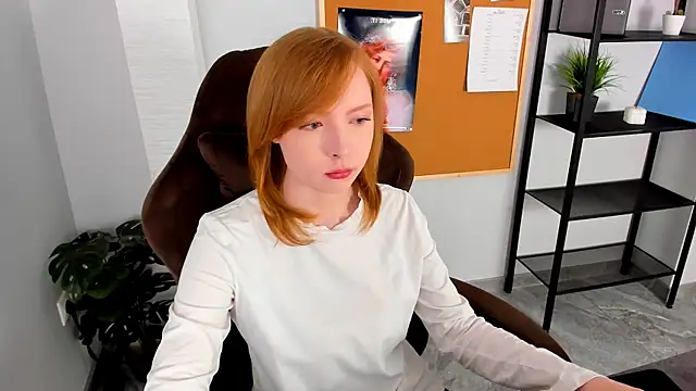 Snapshot of CherryCrushLove chatting on April 29, 2026, 5:55 am CherryCrushLove online show from April 29, 2026, 5:55 am