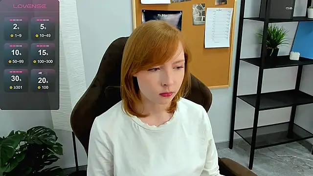 Snapshot of CherryCrushLove chatting on May 12, 2026, 5:37 am CherryCrushLove online show from May 12, 2026, 5:37 am