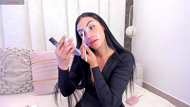 Snapshot of isabellajons chatting on April 3, 2026, 5:16 am isabellajons online show from April 3, 2026, 5:16 am