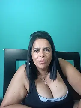 Snapshot of lucianamorocha chatting on April 24, 2026, 11:01 am lucianamorocha online show from April 24, 2026, 11:01 am