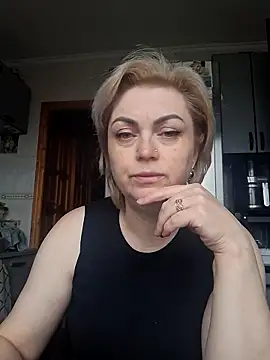 SylvieGold453 online show from May 1, 2026, 2:21 pm