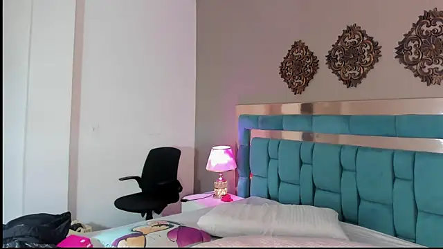 SarahLarsson online show from May 24, 2026, 5:18 pm