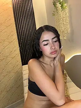 Snapshot of alannajade chatting on April 1, 2026, 2:01 am alannajade online show from April 1, 2026, 2:01 am