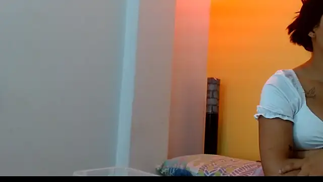 Snapshot of 18dulcegatita chatting on April 1, 2026, 7:44 pm 18dulcegatita online show from April 1, 2026, 7:44 pm