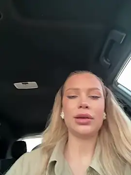 Girl-Mia online show from April 4, 2026, 4:55 am