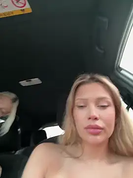 Girl-Mia online show from April 16, 2026, 4:02 am