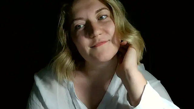Snapshot of TinaKittyX chatting on May 8, 2026, 8:25 pm TinaKittyX online show from May 8, 2026, 8:25 pm