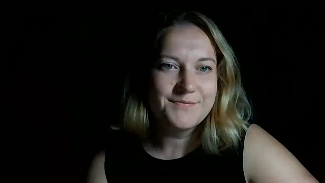 Snapshot of TinaKittyX chatting on June 3, 2026, 8:25 pm TinaKittyX online show from June 3, 2026, 8:25 pm