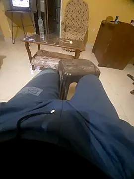 Snapshot of beebuzz0 chatting on March 31, 2026, 8:53 pm beebuzz0 online show from March 31, 2026, 8:53 pm