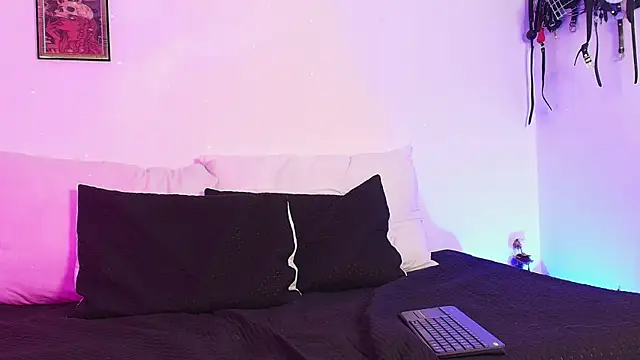 nyxmurtualer666 online show from May 6, 2026, 1:03 am