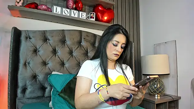Snapshot of Mirandha_QM chatting on June 11, 2026, 10:19 pm Mirandha QM online show from June 11, 2026, 10:19 pm