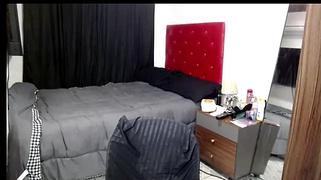 hikarilust23xx online show from June 12, 2026, 7:13 pm