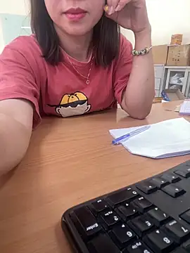 Snapshot of -LyLy24 chatting on April 4, 2026, 4:22 am -LyLy24 online show from April 4, 2026, 4:22 am