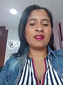 SofiaMendez1  online show from May 25, 2026, 3:29 pm