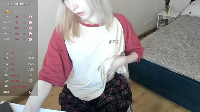 MiaKimiko online show from May 21, 2026, 2:18 am