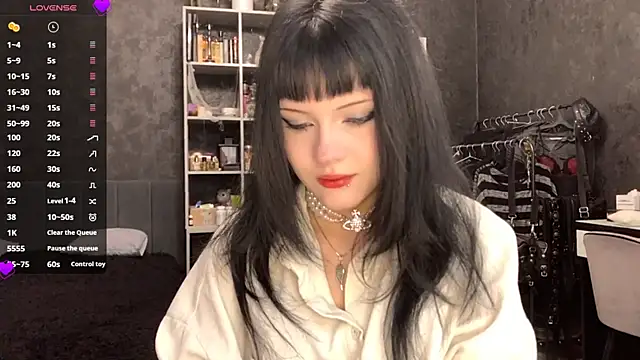 EmilyEmbears online show from June 1, 2026, 6:37 am