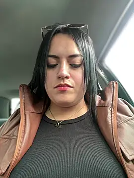 Lesli 26 online show from April 11, 2026, 6:01 pm