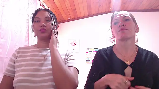 juliachannelhot online show from May 21, 2026, 9:11 pm