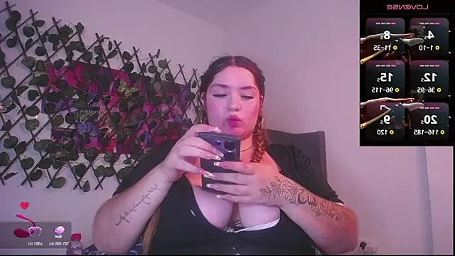 Snapshot of Samantha_Matius chatting on May 28, 2026, 7:33 pm Samantha Matius online show from May 28, 2026, 7:33 pm