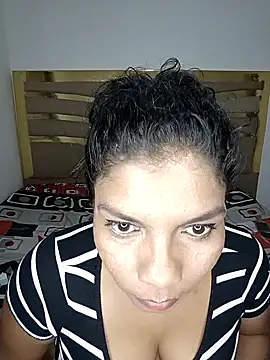 madamdesirem online show from May 6, 2026, 12:41 am