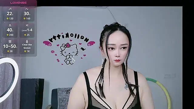 lisayuanyuan online show from April 4, 2026, 2:03 pm