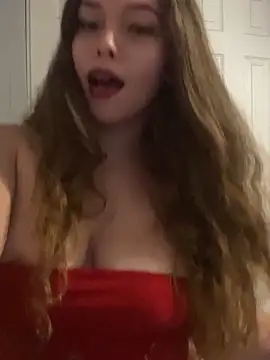 mariex83 online show from April 7, 2026, 2:01 am