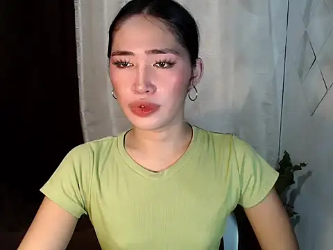 urasiankylie online show from May 13, 2026, 8:01 am