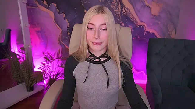 MelaniiePlay online show from May 29, 2026, 1:42 pm