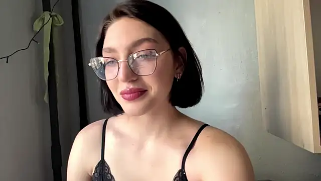 SinfulStarlight online show from April 4, 2026, 5:27 am