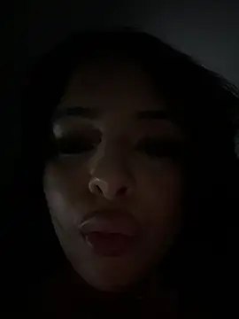 MiaKittyx0 online show from May 25, 2026, 1:55 am