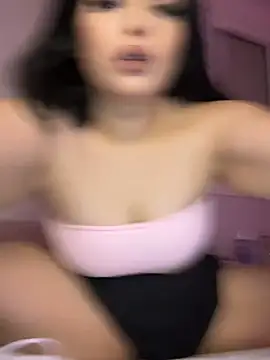 MiaKittyx0 online show from July 13, 2026, 7:05 pm