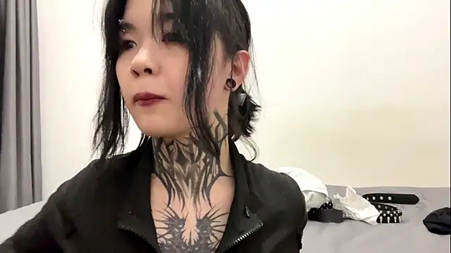 Juliou  online show from April 5, 2026, 6:05 pm