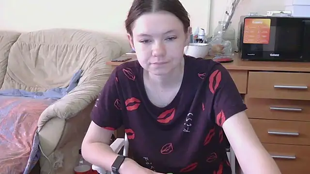 JessicaHolland1 online show from May 22, 2026, 9:15 am