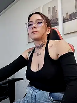 cute mara online show from April 10, 2026, 6:12 pm