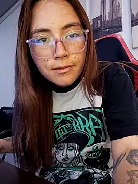 cute mara online show from April 17, 2026, 5:05 pm