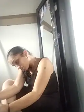 Snapshot of vegonicarouge chatting on April 13, 2026, 7:52 pm vegonicarouge online show from April 13, 2026, 7:52 pm