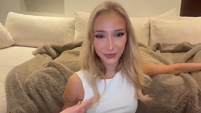 ambrefleurxx online show from May 6, 2026, 4:41 am