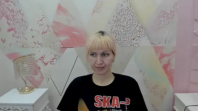 Helgy asy online show from April 7, 2026, 1:44 pm