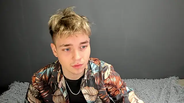zeriax online show from April 23, 2026, 2:13 am