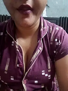 Snapshot of Riyashrma001 chatting on April 6, 2026, 2:09 am Riyashrma001 online show from April 6, 2026, 2:09 am