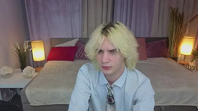 JameMilann online show from May 25, 2026, 8:26 pm