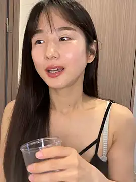 Hinako 0012 online show from May 27, 2026, 4:20 am