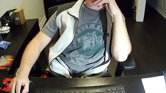 Snapshot of Shalun2000 chatting on April 7, 2026, 11:59 pm Shalun2000 online show from April 7, 2026, 11:59 pm