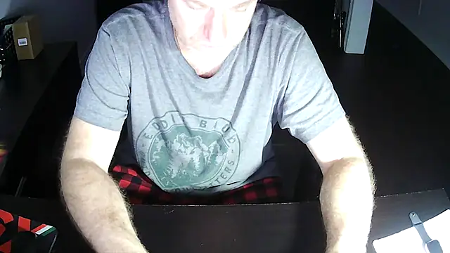 Snapshot of Shalun2000 chatting on April 9, 2026, 12:43 am Shalun2000 online show from April 9, 2026, 12:43 am