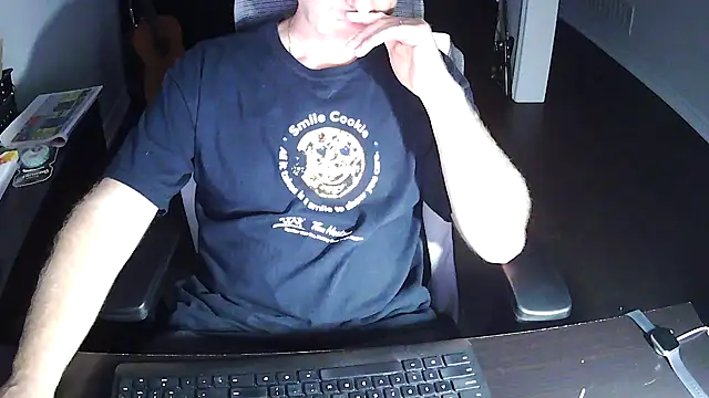 Snapshot of Shalun2000 chatting on June 19, 2026, 2:49 am Shalun2000 online show from June 19, 2026, 2:49 am